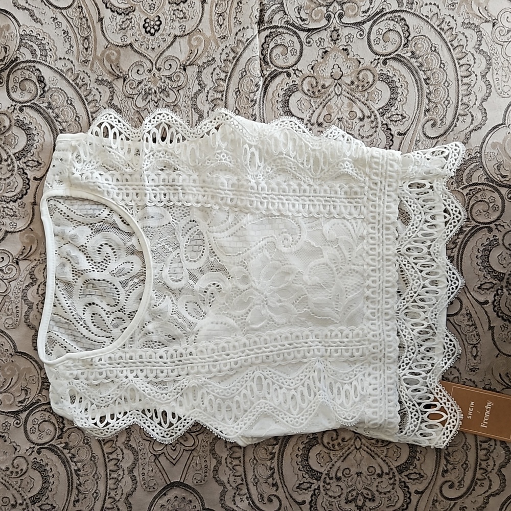 White sleeveless lace top